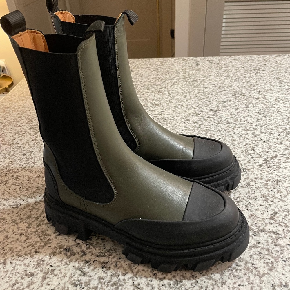 Mid Chelsea Boot in Kalamata Ganni 39